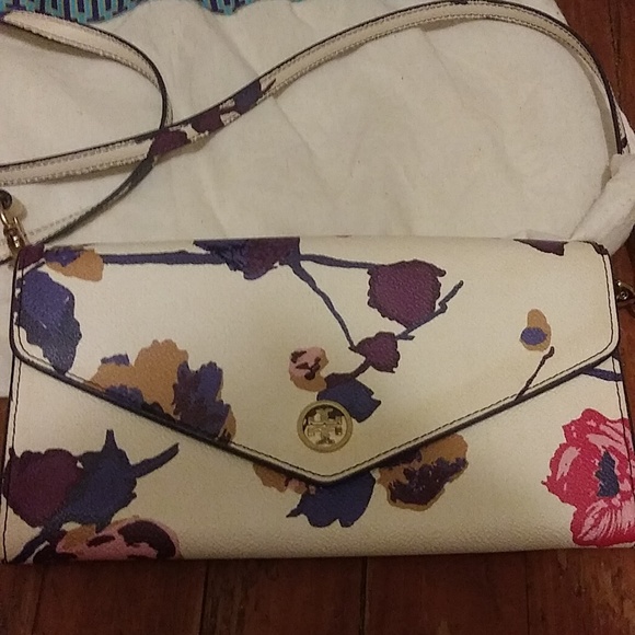 Tory Burch Handbags - Hold for m Tory Burch purse